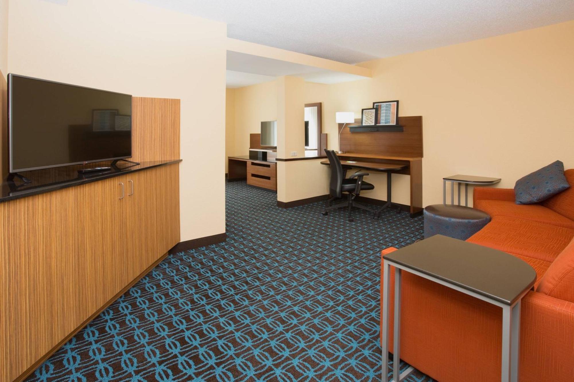 Fairfield Inn & Suites By Marriott Boston Мілфорд Екстер'єр фото