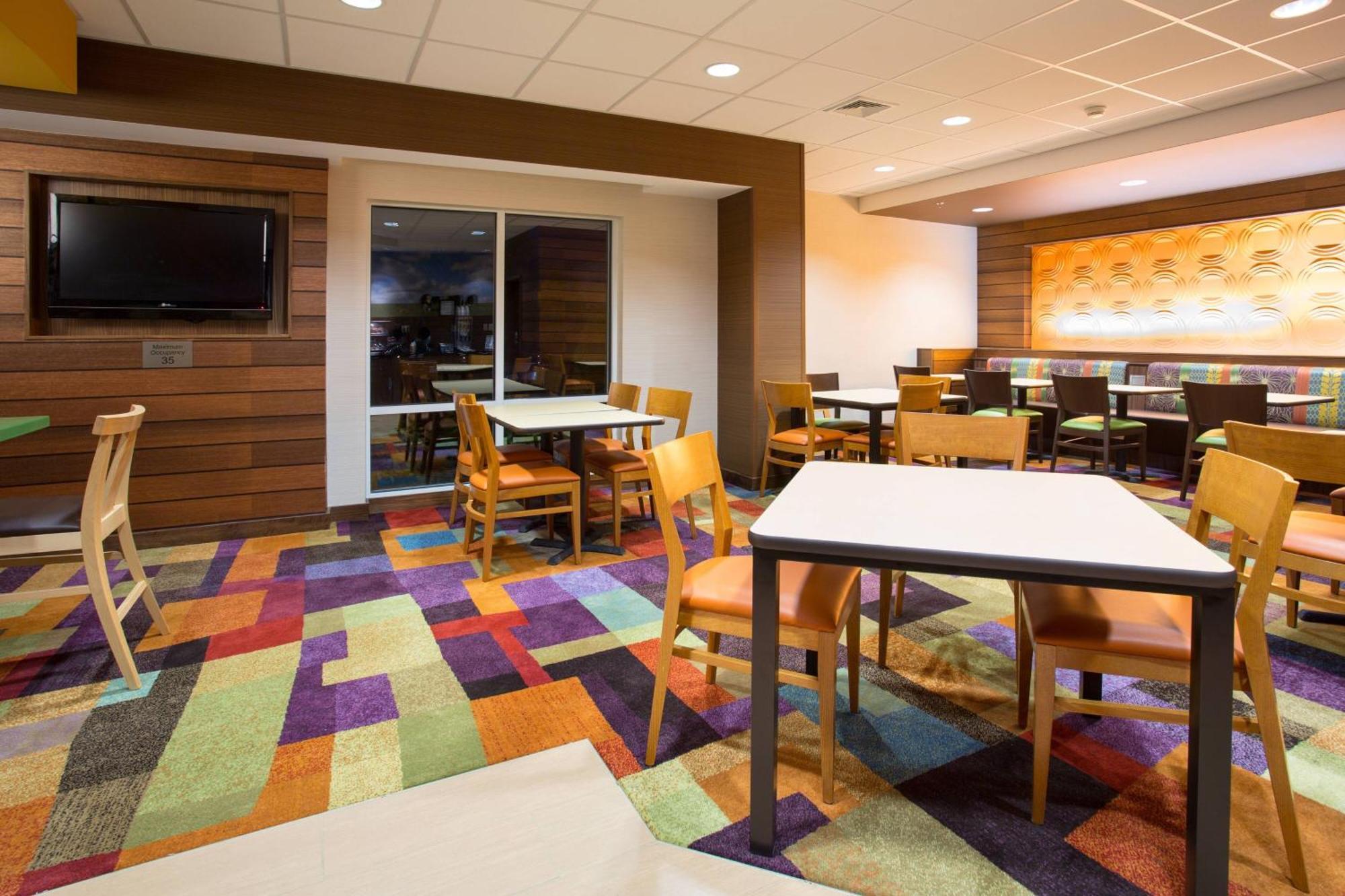 Fairfield Inn & Suites By Marriott Boston Мілфорд Екстер'єр фото